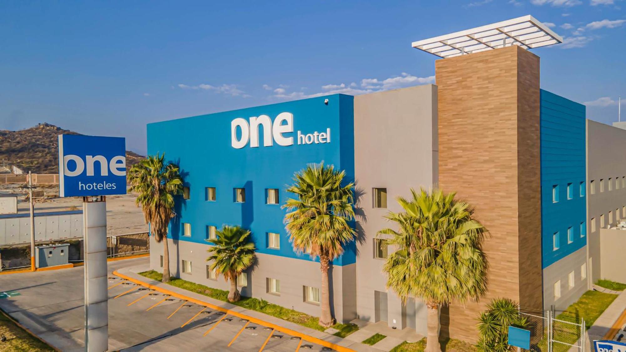 One Saltillo Aeropuerto Exteriör bild