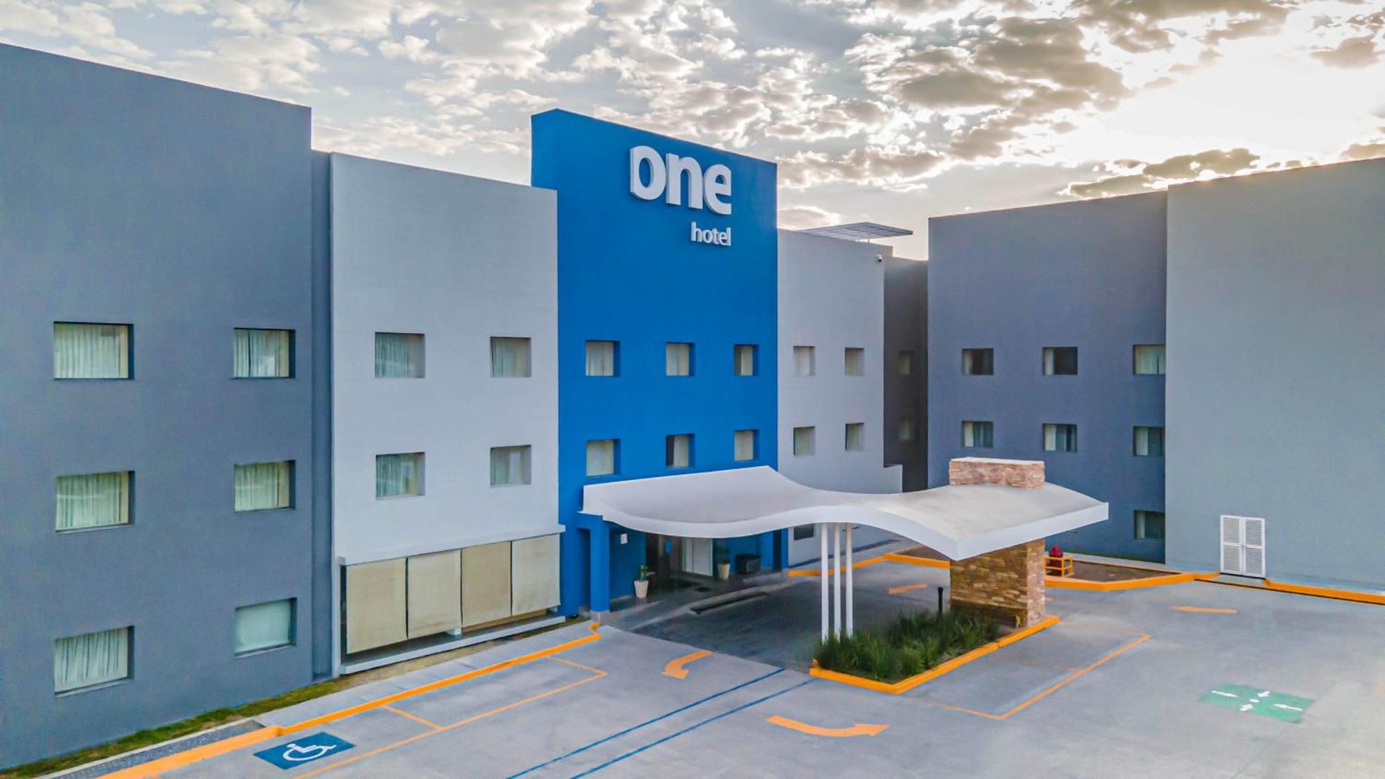 One Saltillo Aeropuerto Exteriör bild
